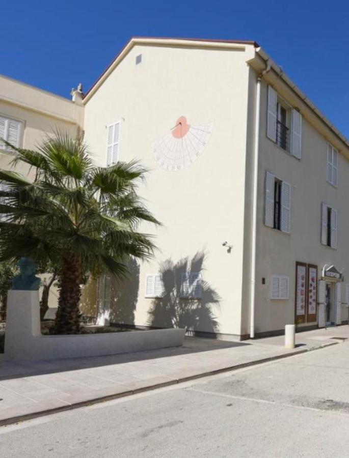 Family Hotel Zane Pag Town Exterior photo